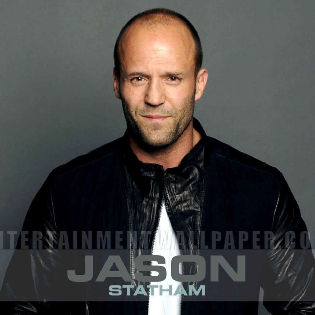 Джейсон Стэтхэм улыбается