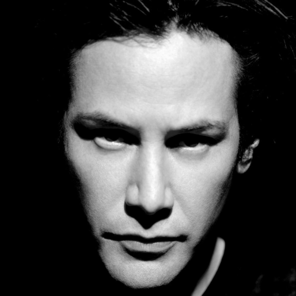 Киану Ривз в черно-белом