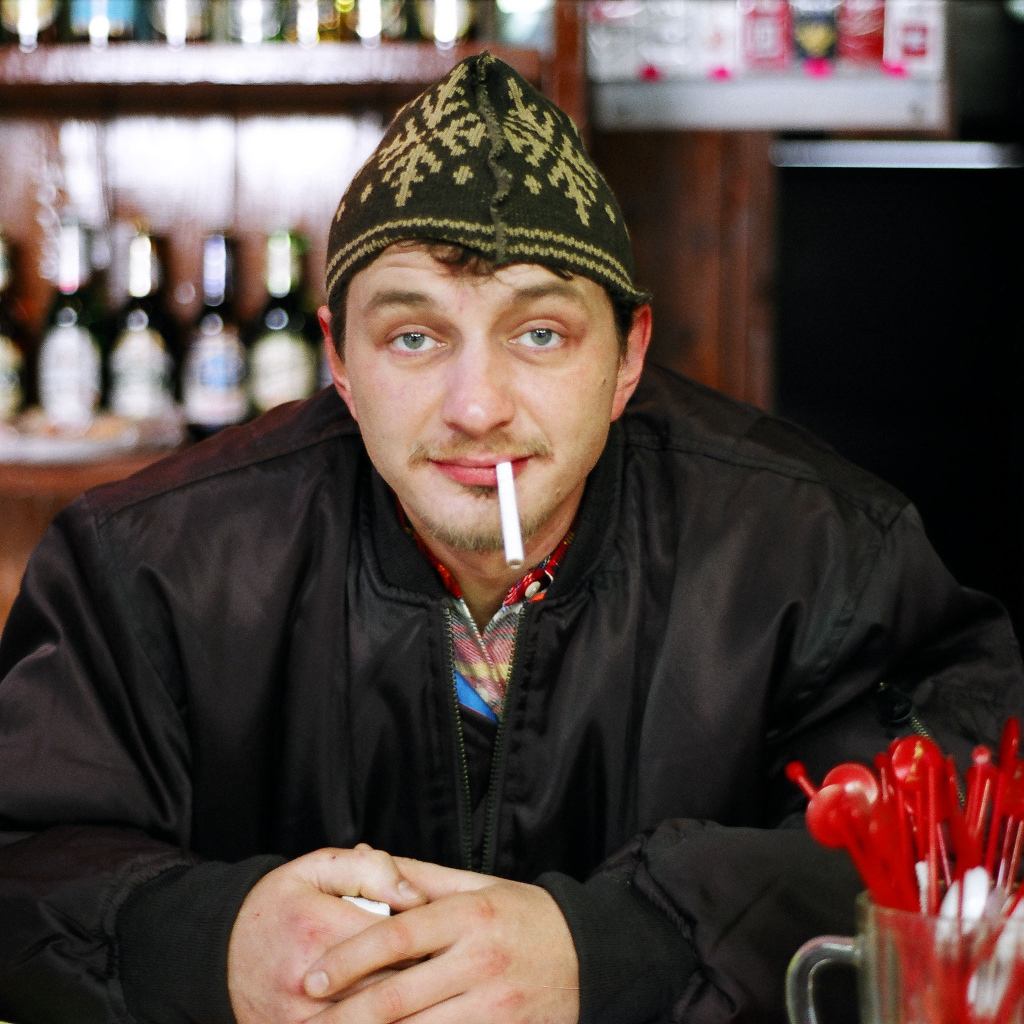 Марат Башаров с сигаретой