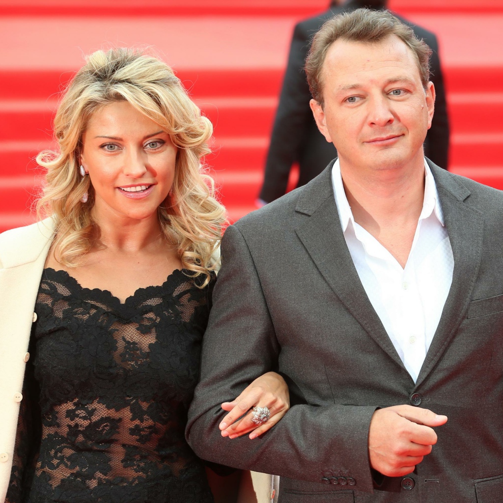 Марат Башаров со спутницей