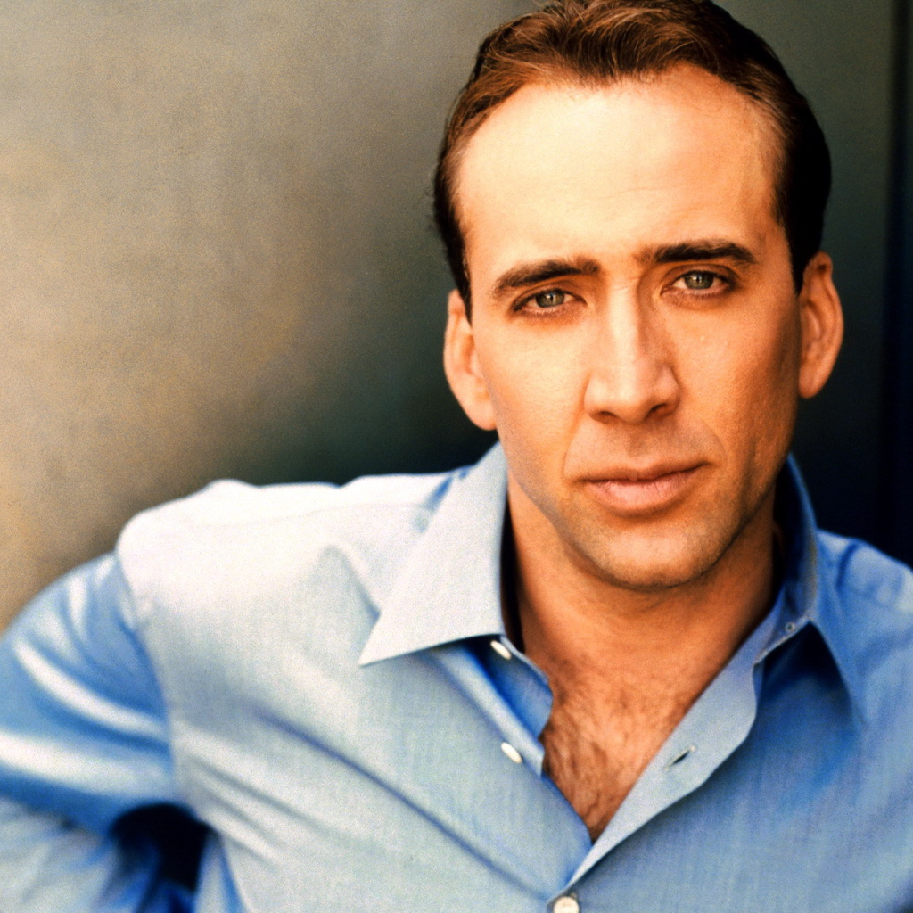 Николас Кейдж в синей рубашке