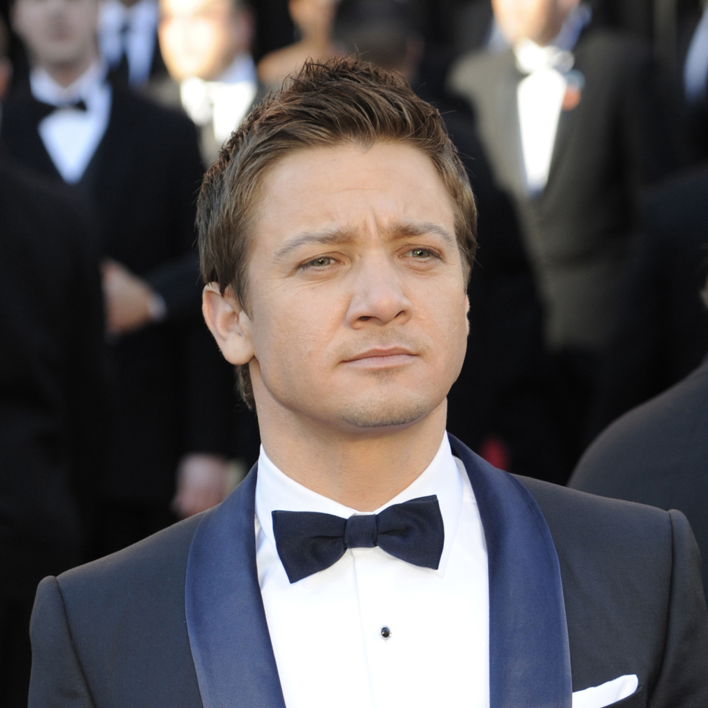 Популярный Джереми Реннер