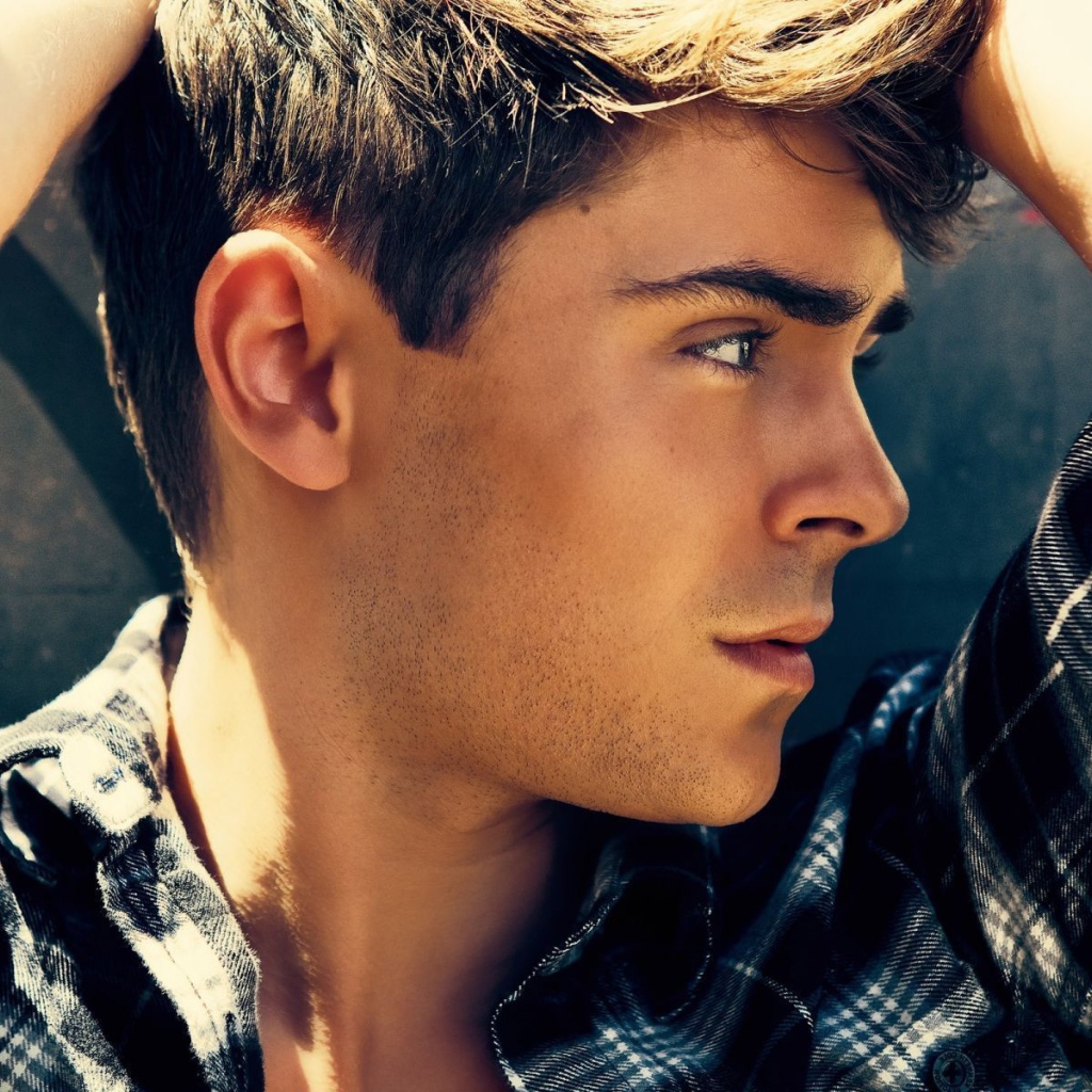 Зак Эфрон крупным планом