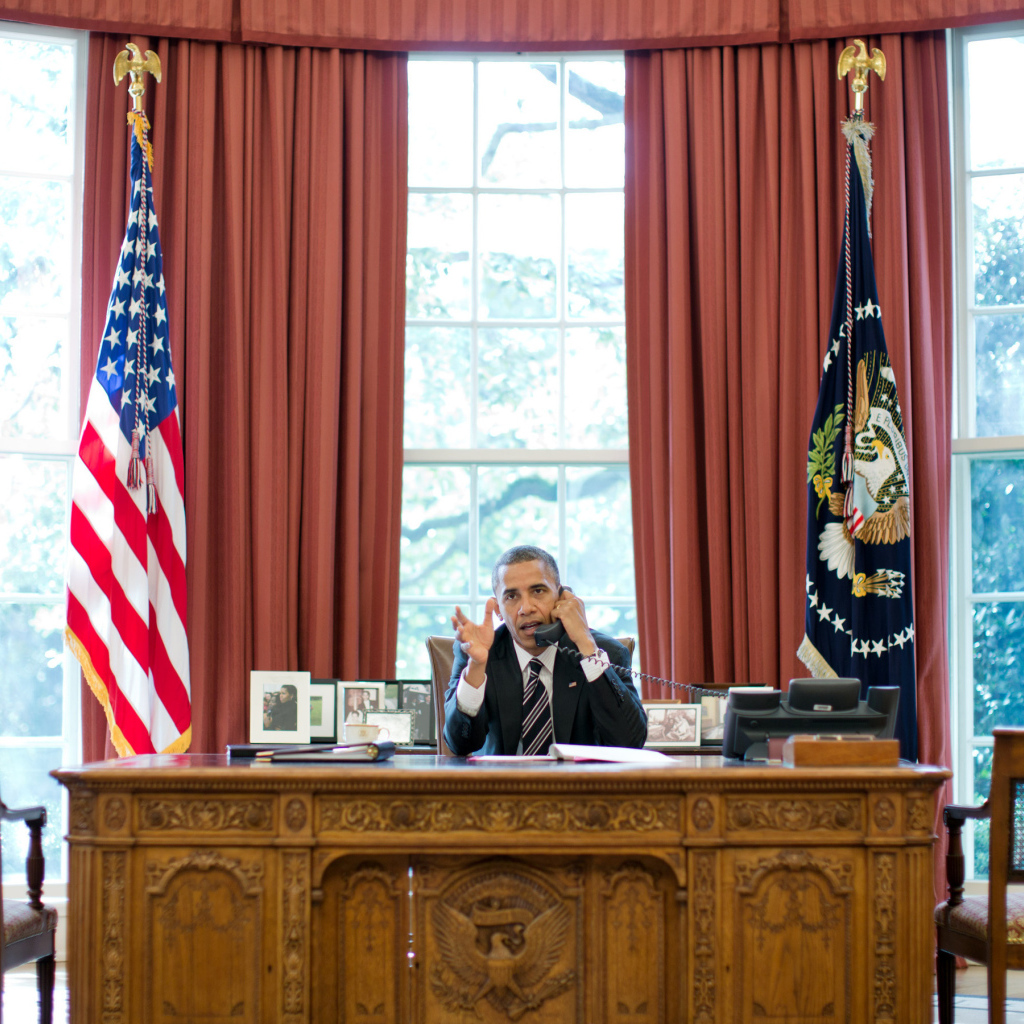 Барак Обама в кабинете