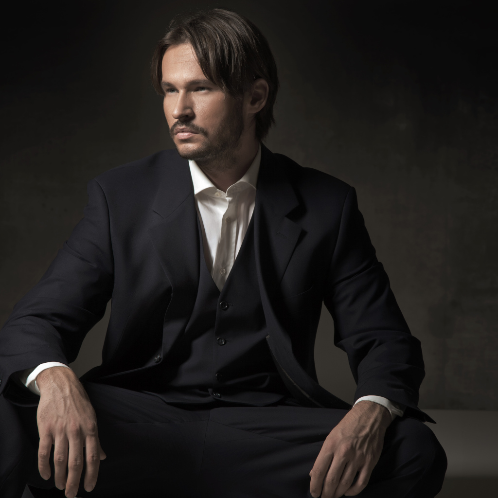 Мужчина с усами