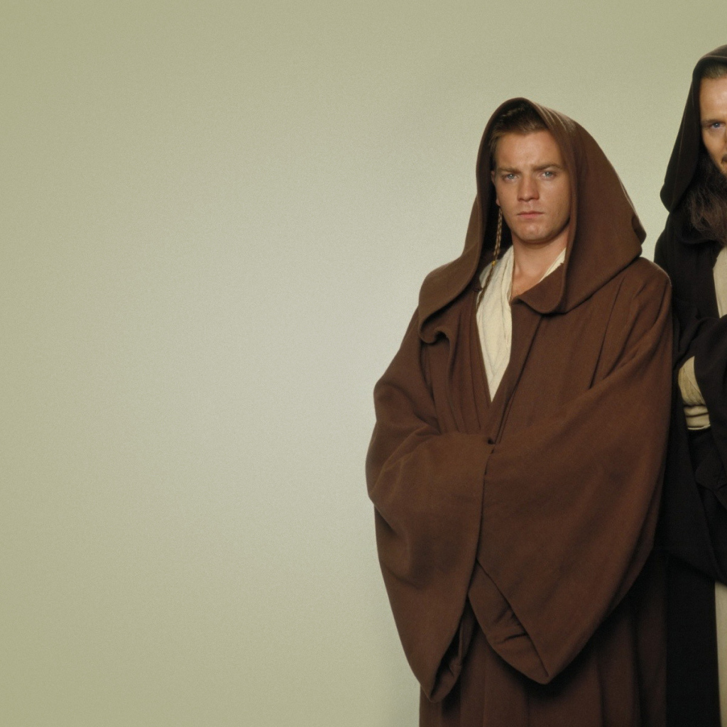 Лиам Нисон в плаще