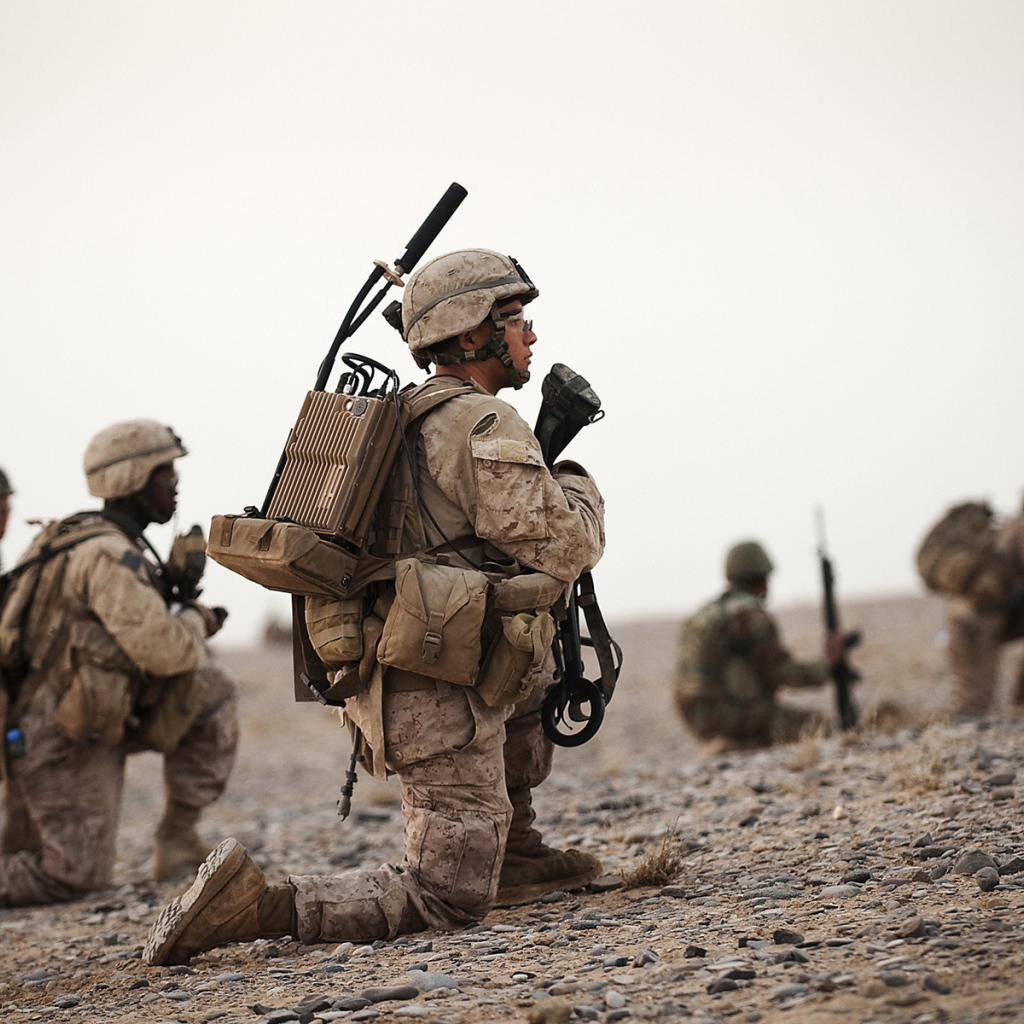 Солдаты идут в наступление