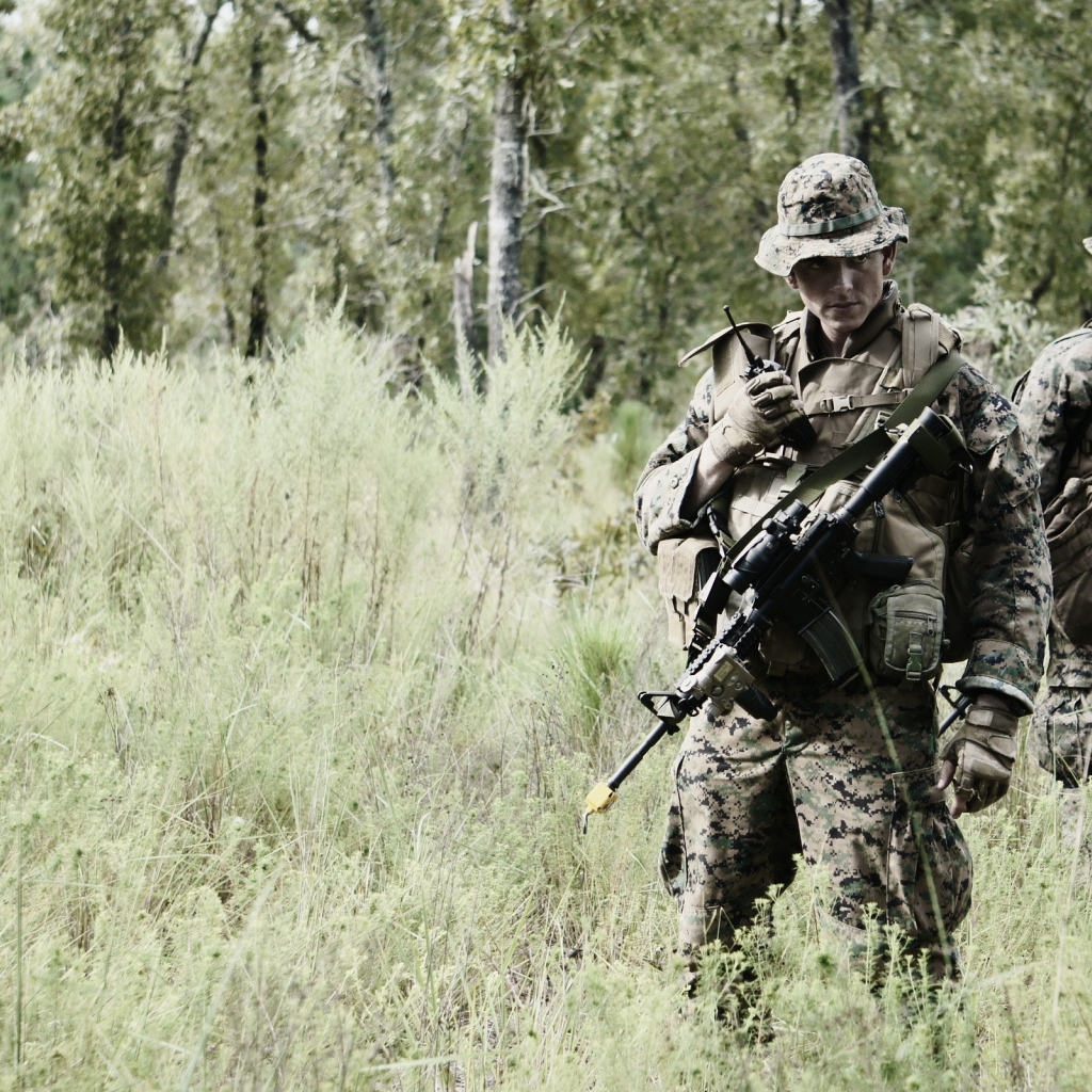 Солдаты в боевой обстановке
