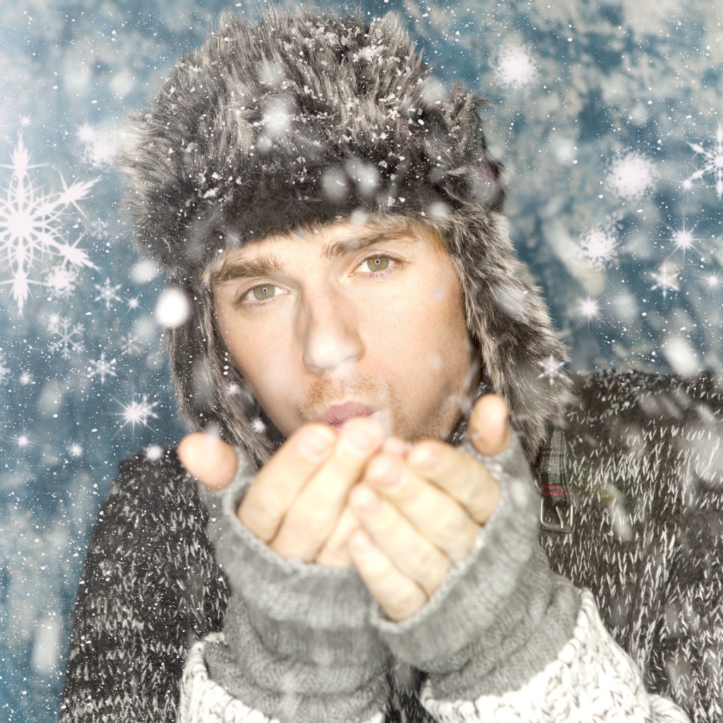 Парень в зимней одежде