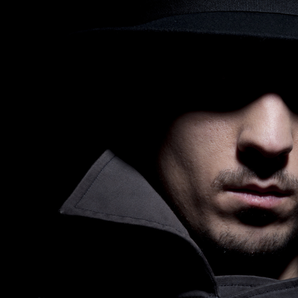 Мужчина в тени