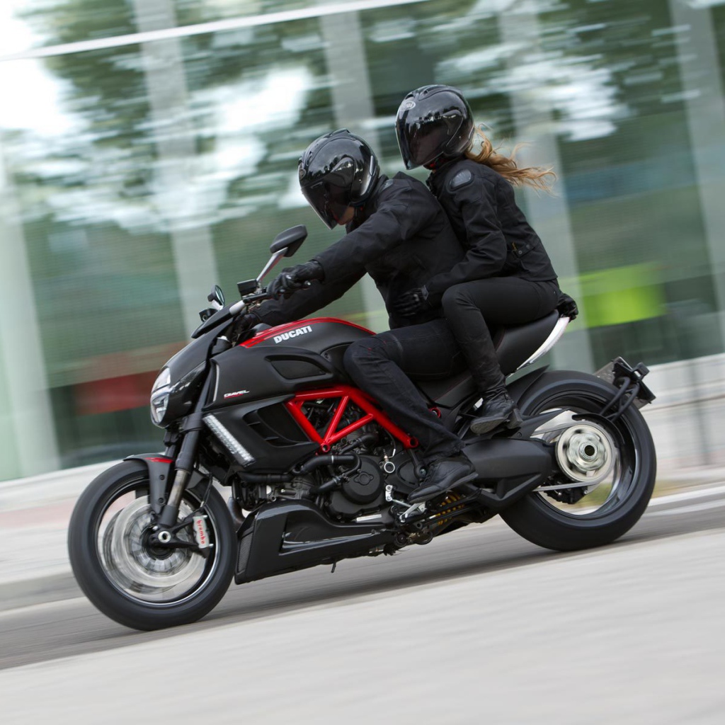 Красивый мотоцикл Ducati Diavel