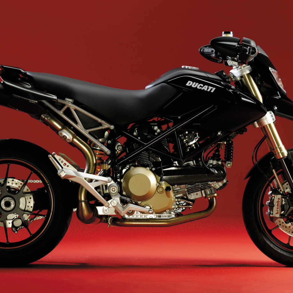 Красивый мотоцикл Ducati Hypermotard