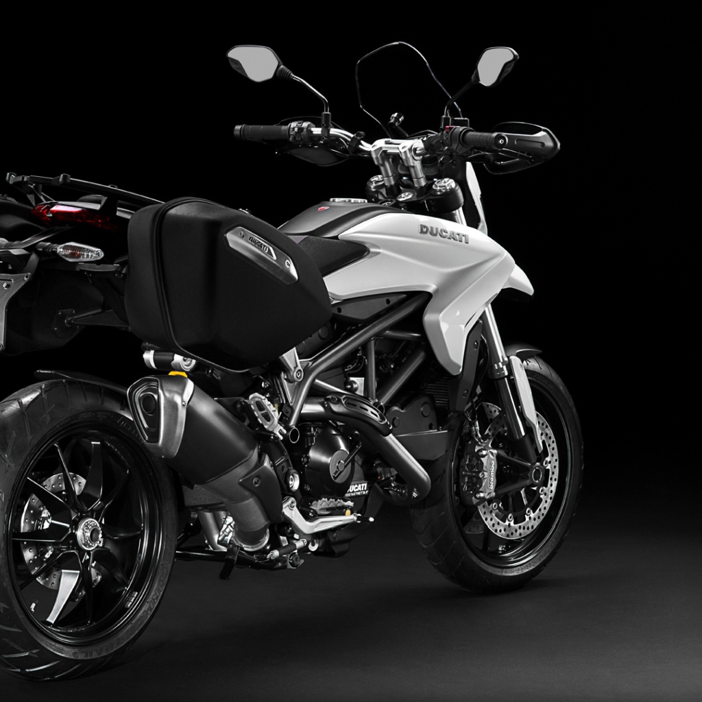 Красивый мотоцикл Ducati Hyperstrada