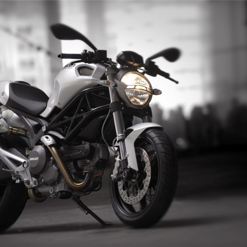 Красивый мотоцикл Ducati Monster 1200