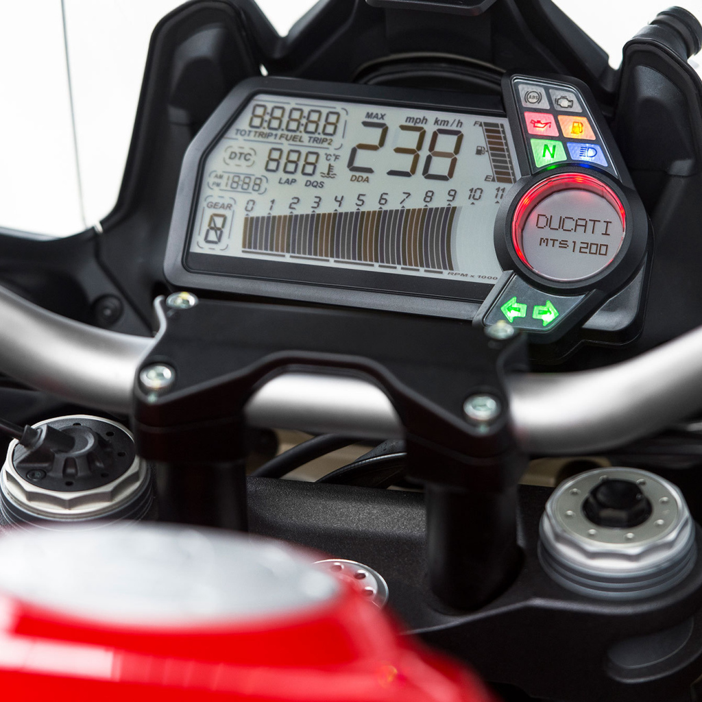 Красивый мотоцикл Ducati Multistrada 1200 S Granturismo