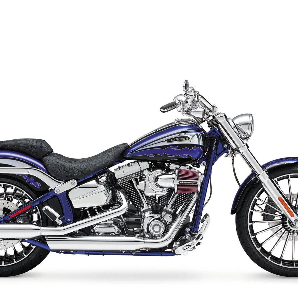 Красивый мотоцикл Harley-Davidson CVO Breakout