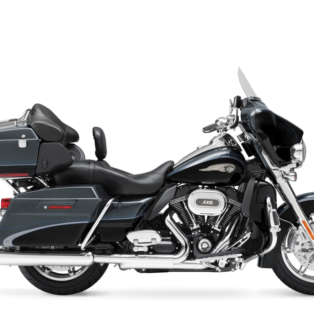 Красивый мотоцикл Harley-Davidson CVO Electra Glide Ultra Classic