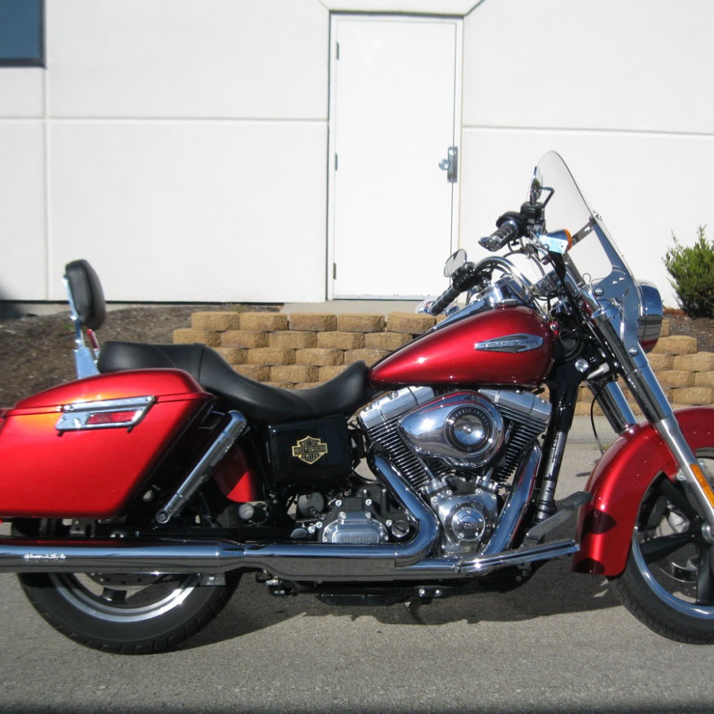 Красивый мотоцикл Harley-Davidson Dyna Switchback