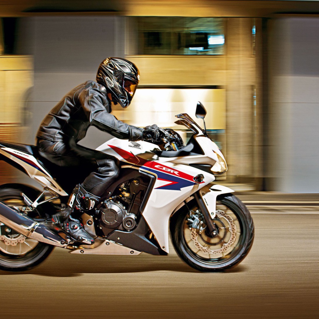 Красивый мотоцикл Honda CBR 500 R