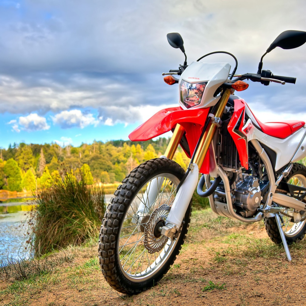 Красивый мотоцикл Honda CRF 250 L