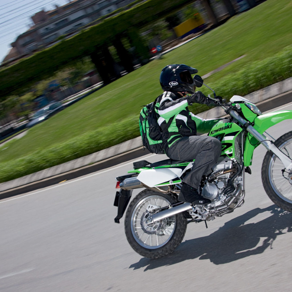Красивый мотоцикл Kawasaki KLX 250