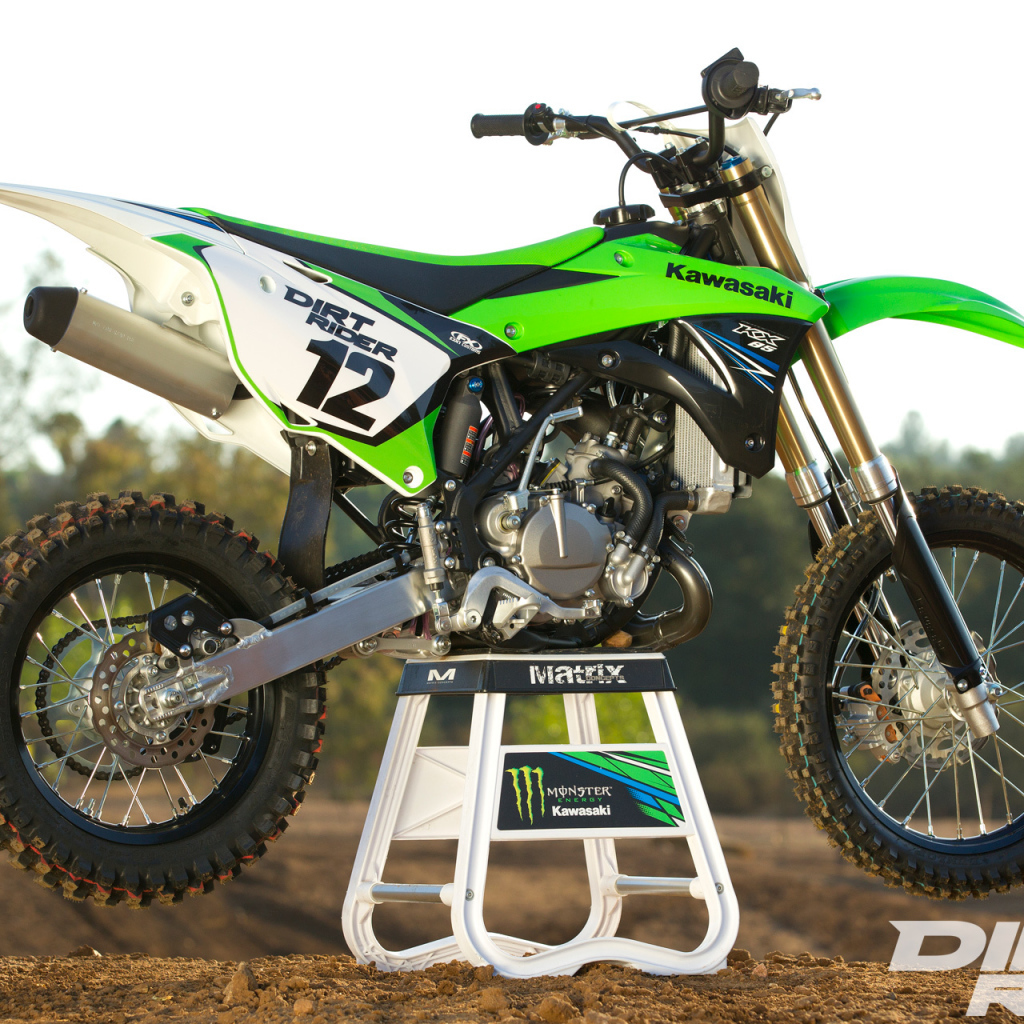Красивый мотоцикл Kawasaki KX 85-II