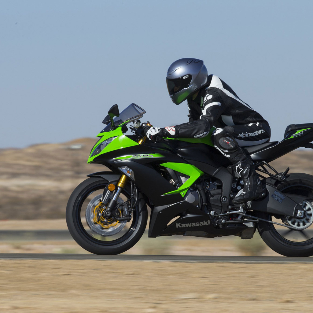 Красивый мотоцикл Kawasaki Ninja ZX-6R 636 Performance
