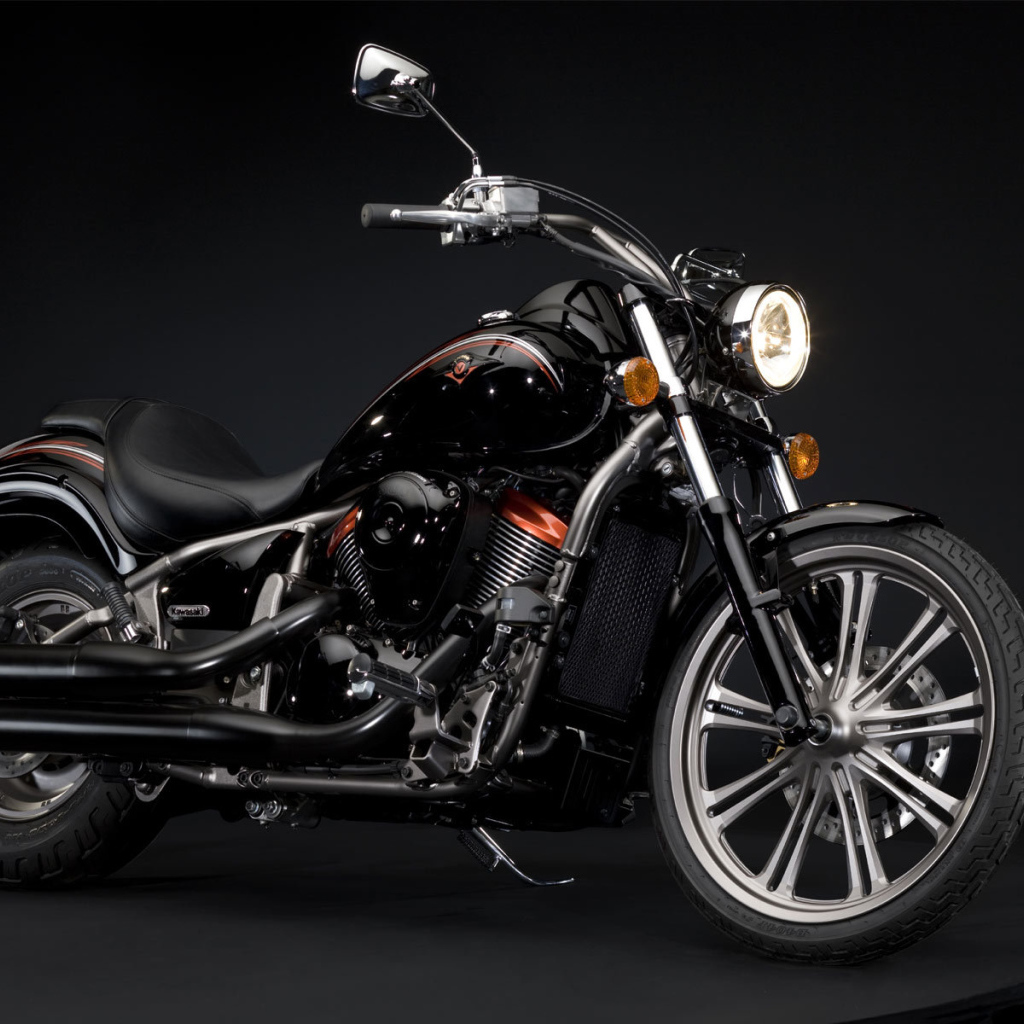 Красивый мотоцикл Kawasaki VN 900 Classic