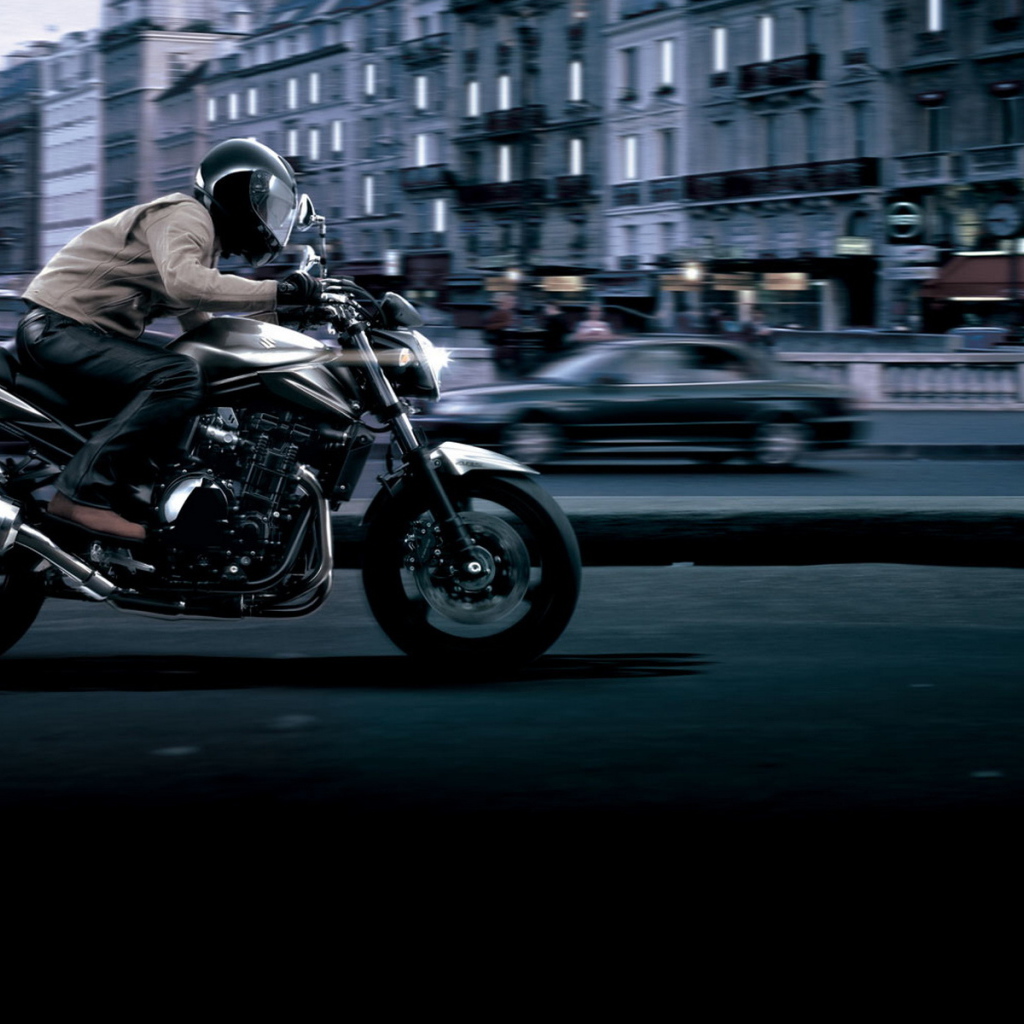 Красивый мотоцикл Suzuki  GSF 650