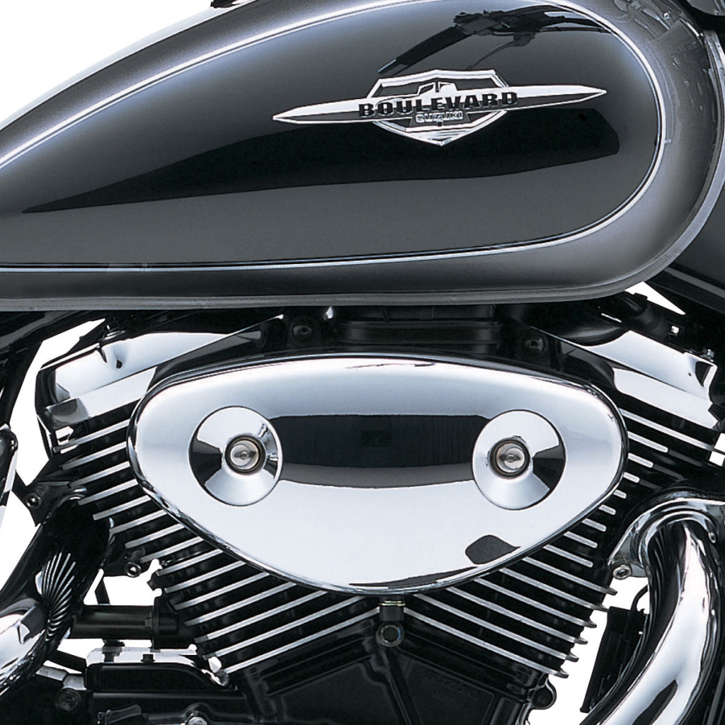 Красивый мотоцикл Suzuki Intruder C800C