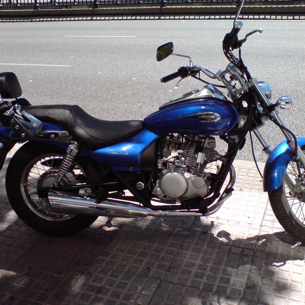 Красивый мотоцикл Suzuki Marauder 125