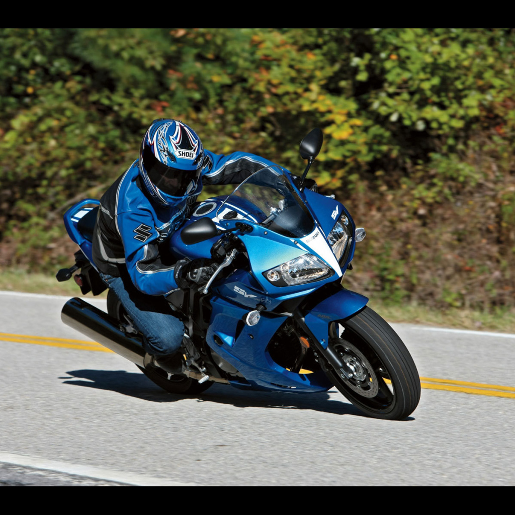 Красивый мотоцикл Suzuki SV 650 S