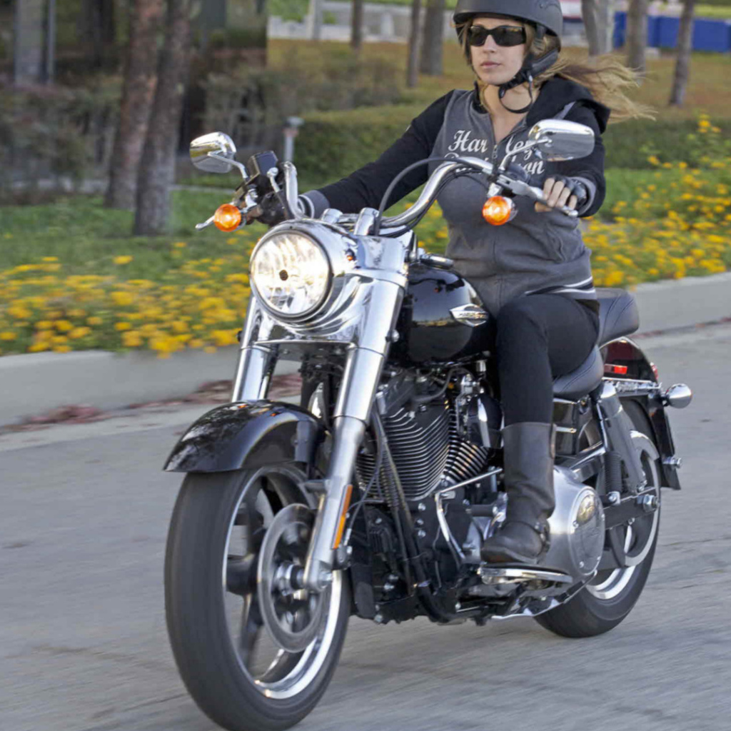 Красивый мотоцикл в москве Harley-Davidson Dyna Switchback