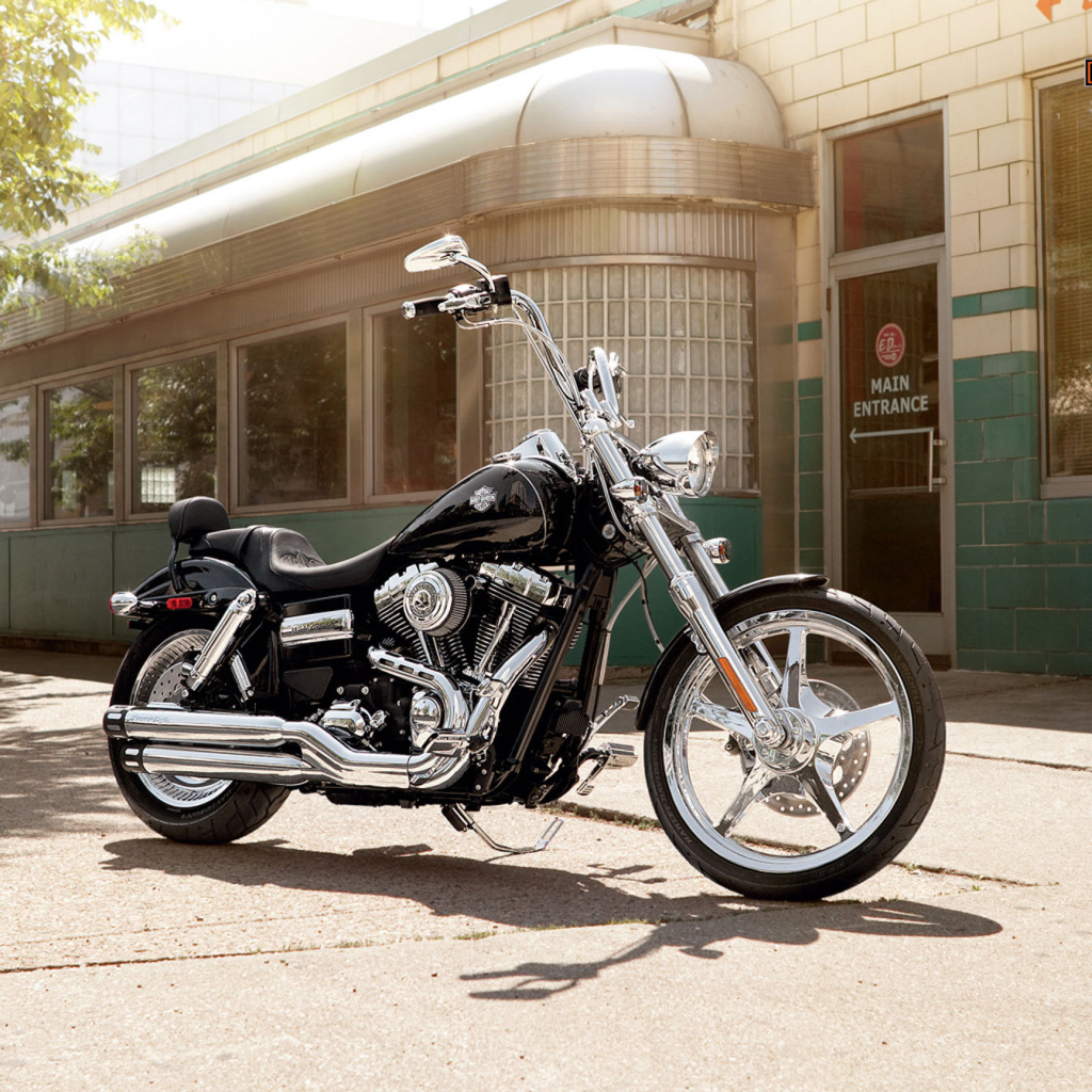 Красивый мотоцикл в москве Harley-Davidson Dyna Switchback