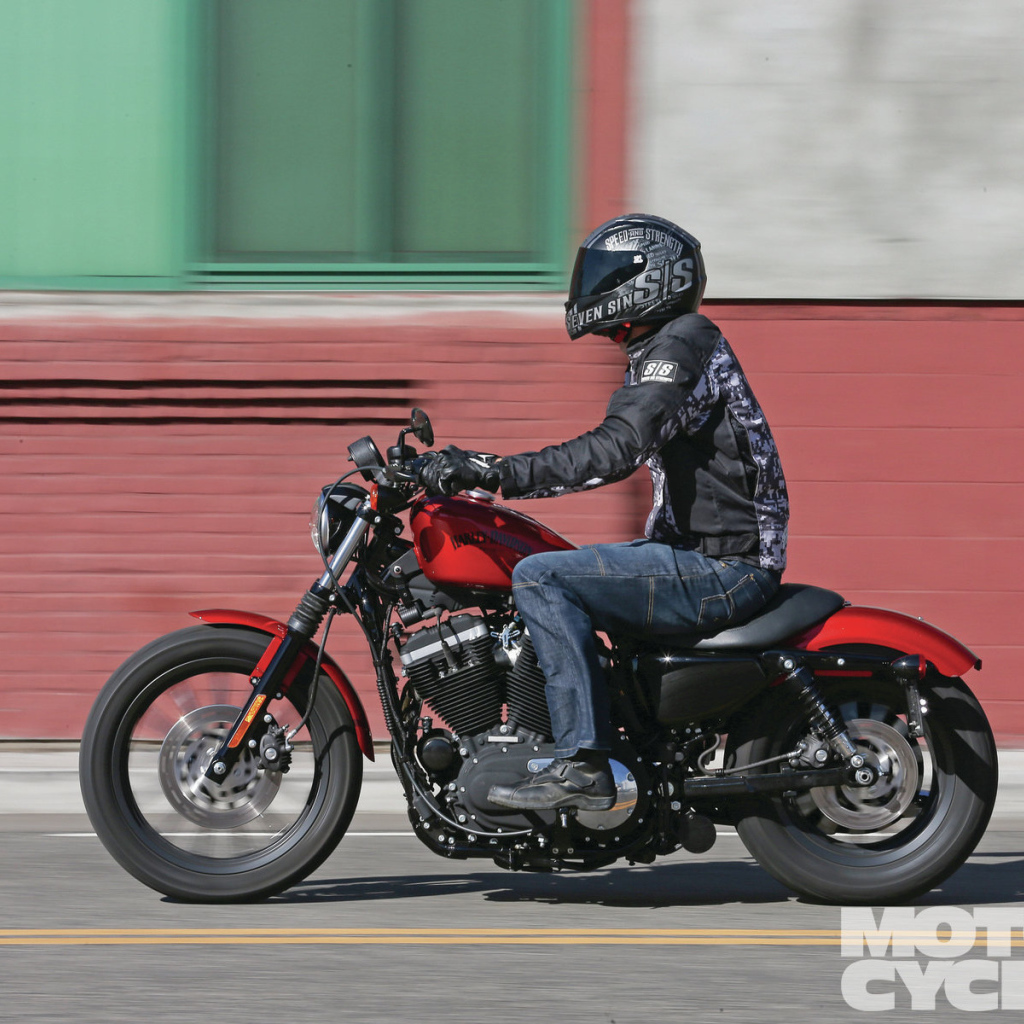 Красивый мотоцикл в москве Harley-Davidson XL 883R Sportster Roadster