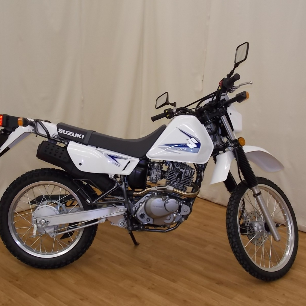 Красивый мотоцикл в москве Suzuki DR 200 SE