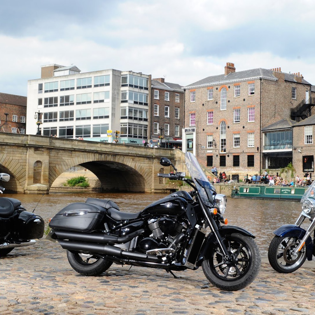 Красивый мотоцикл в москве Suzuki  Intruder C1500T