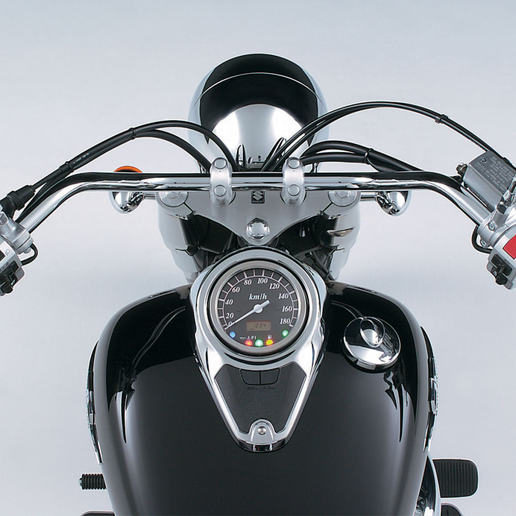 Красивый мотоцикл в москве Suzuki  Intruder C800C