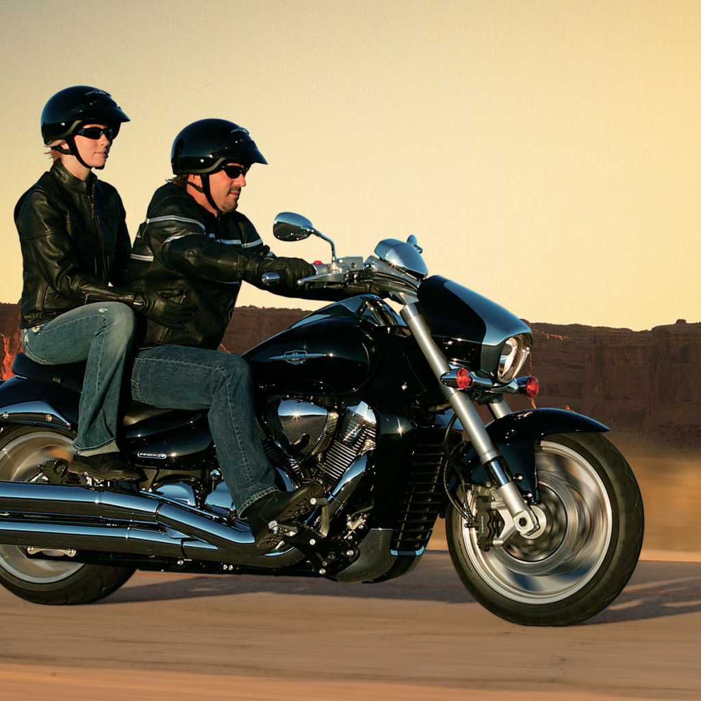 Красивый мотоцикл в москве Suzuki  Intruder M1800 R