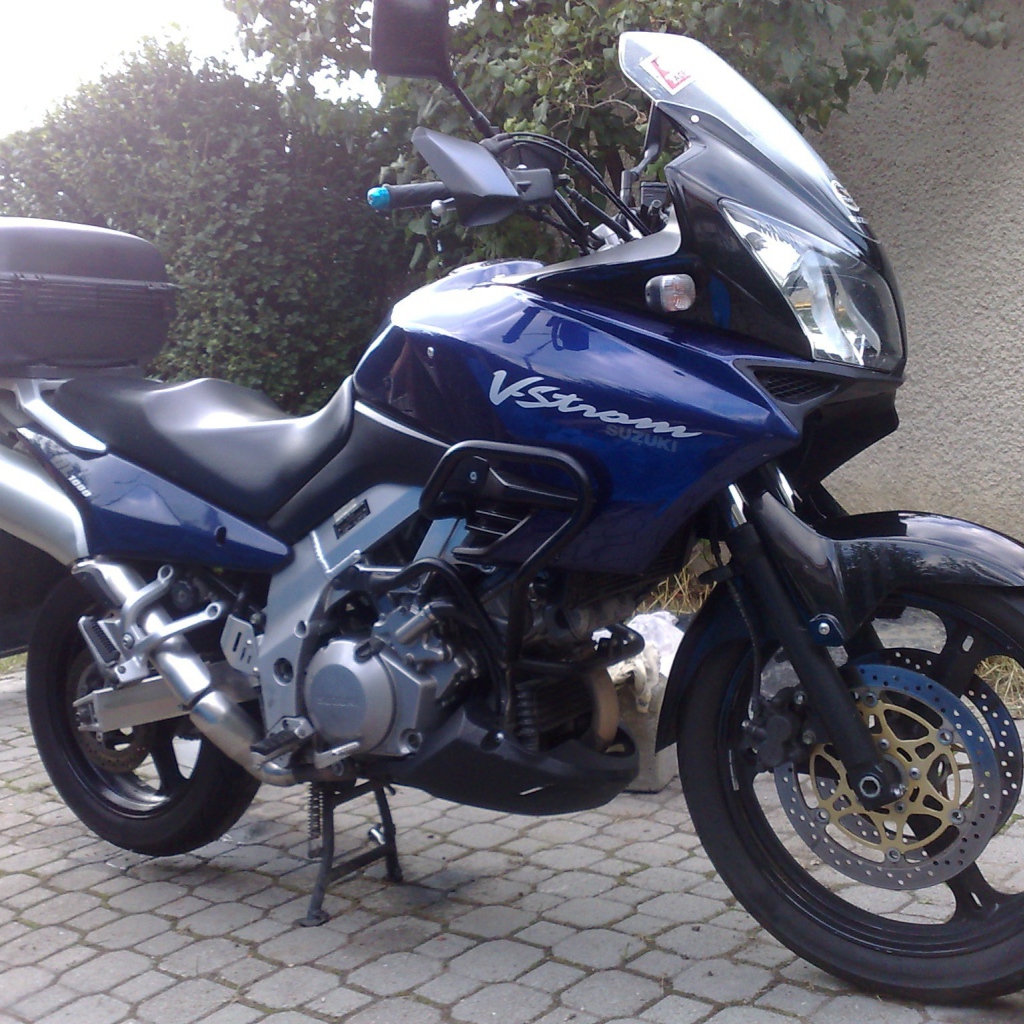 Красивый мотоцикл в москве Suzuki V-Storm 1000  DL