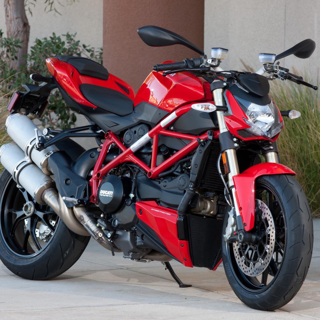 Мотоцикл модели Ducati Streetfighter 848