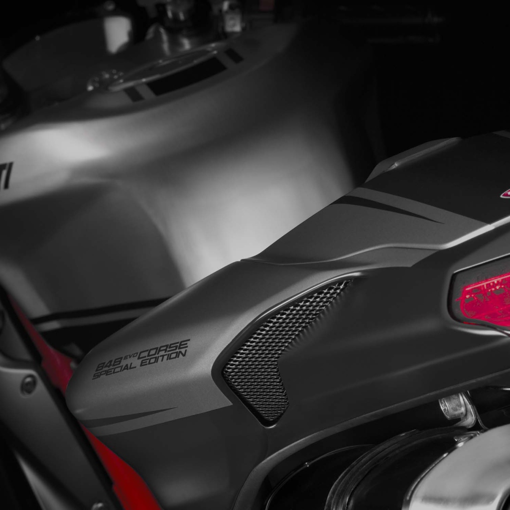 Мотоцикл модели Ducati Superbike 848 Evo