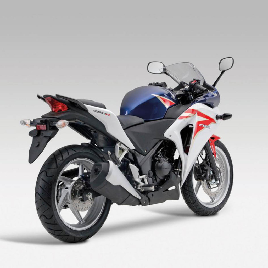 Мотоцикл модели Honda CBR 250 R