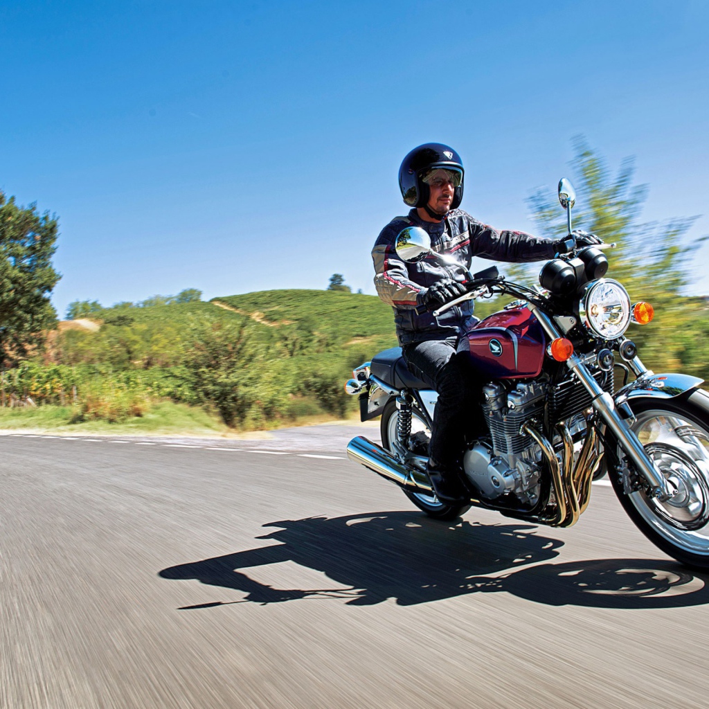 Мотоцикл модели Honda CB 1100