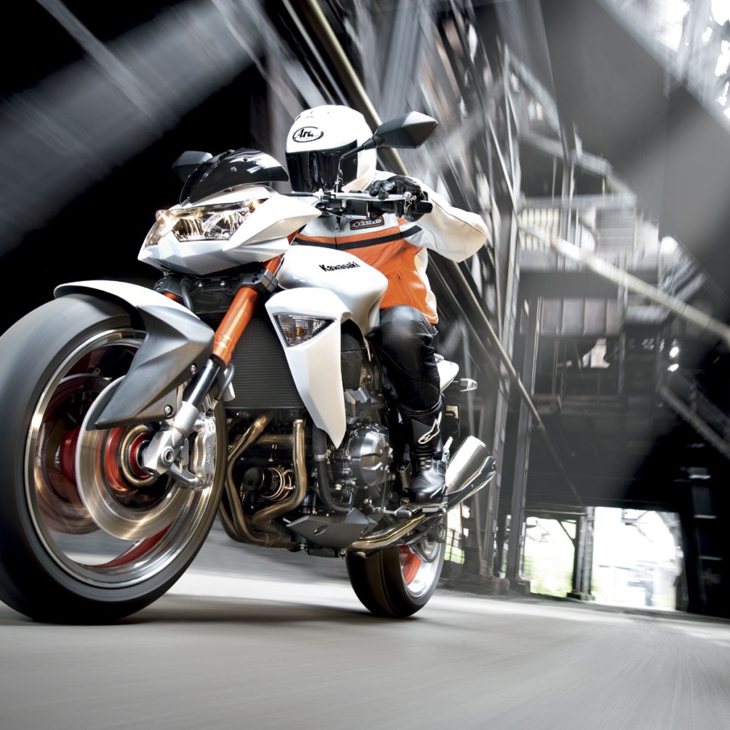 Мотоцикл модели Kawasaki Z 1000