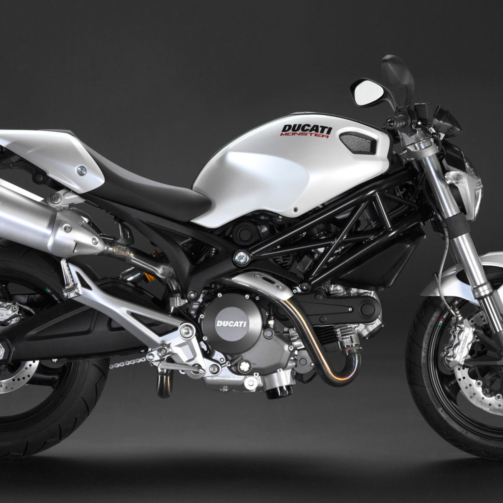 Быстрый мотоцикл Ducati Monster 1200