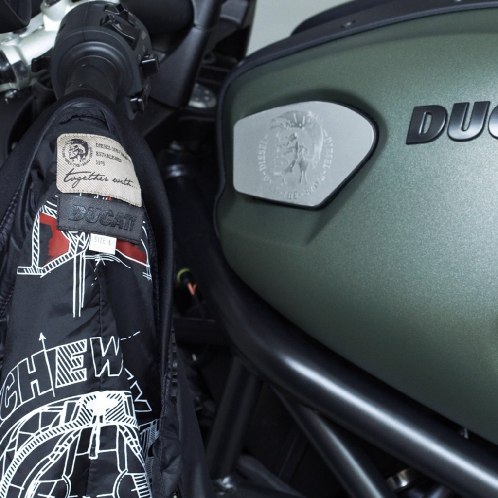 Быстрый мотоцикл Ducati Monster Diesel