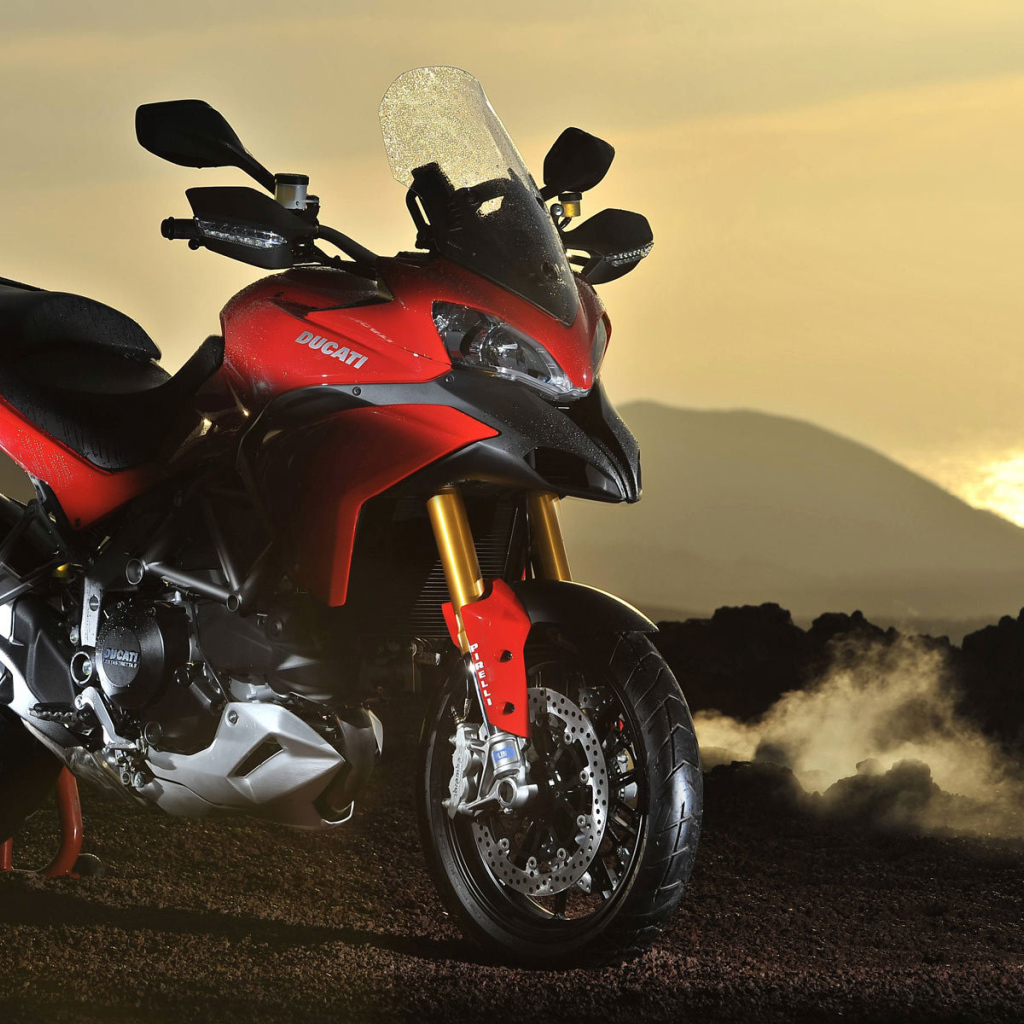 Быстрый мотоцикл Ducati Multistrada 1200