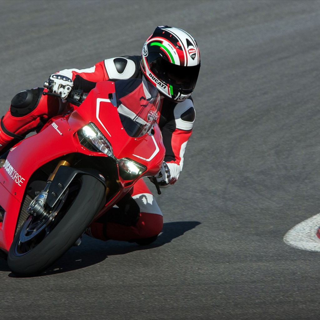 Быстрый мотоцикл Ducati Superbike 1199 Panigale