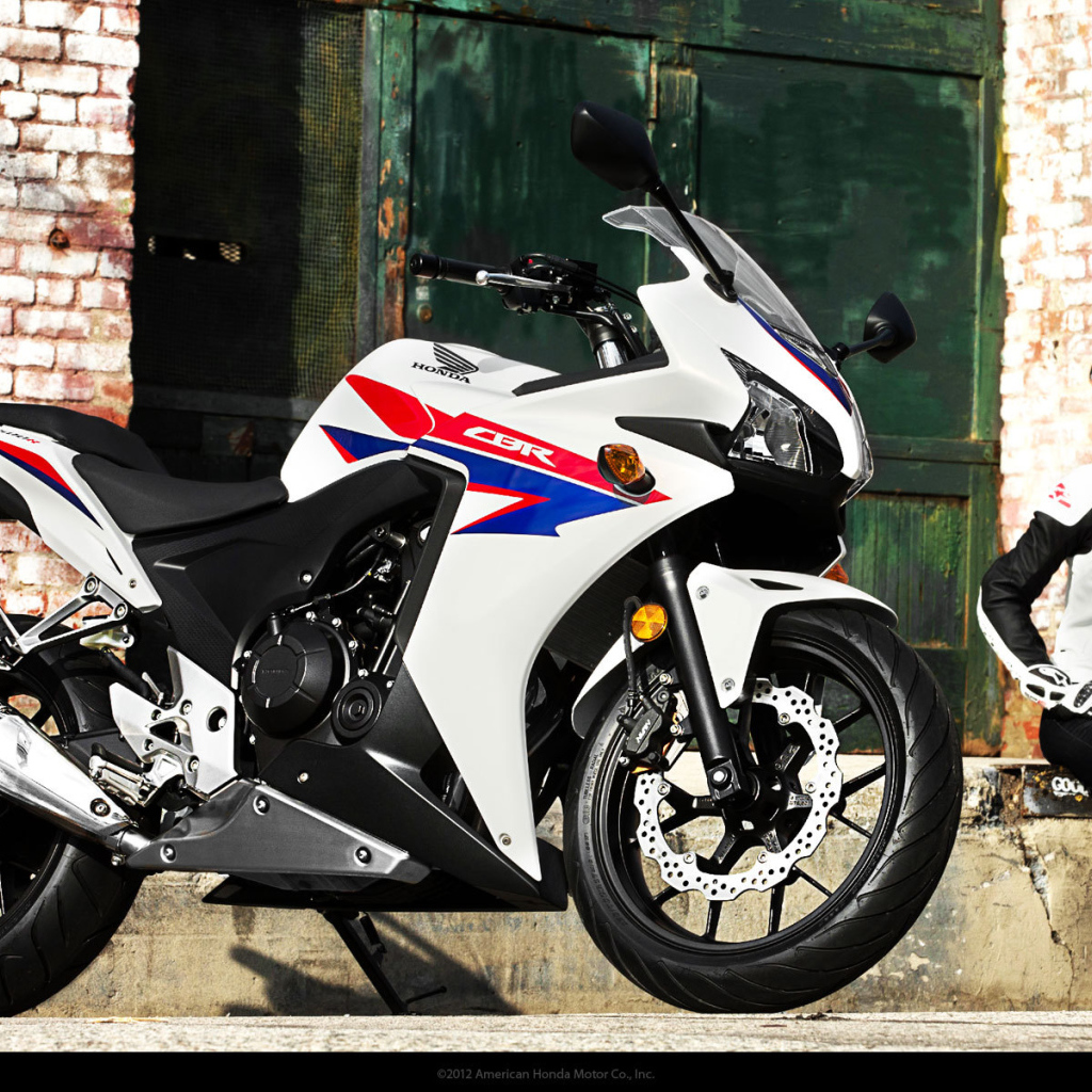 Быстрый мотоцикл Honda CBR 500 R